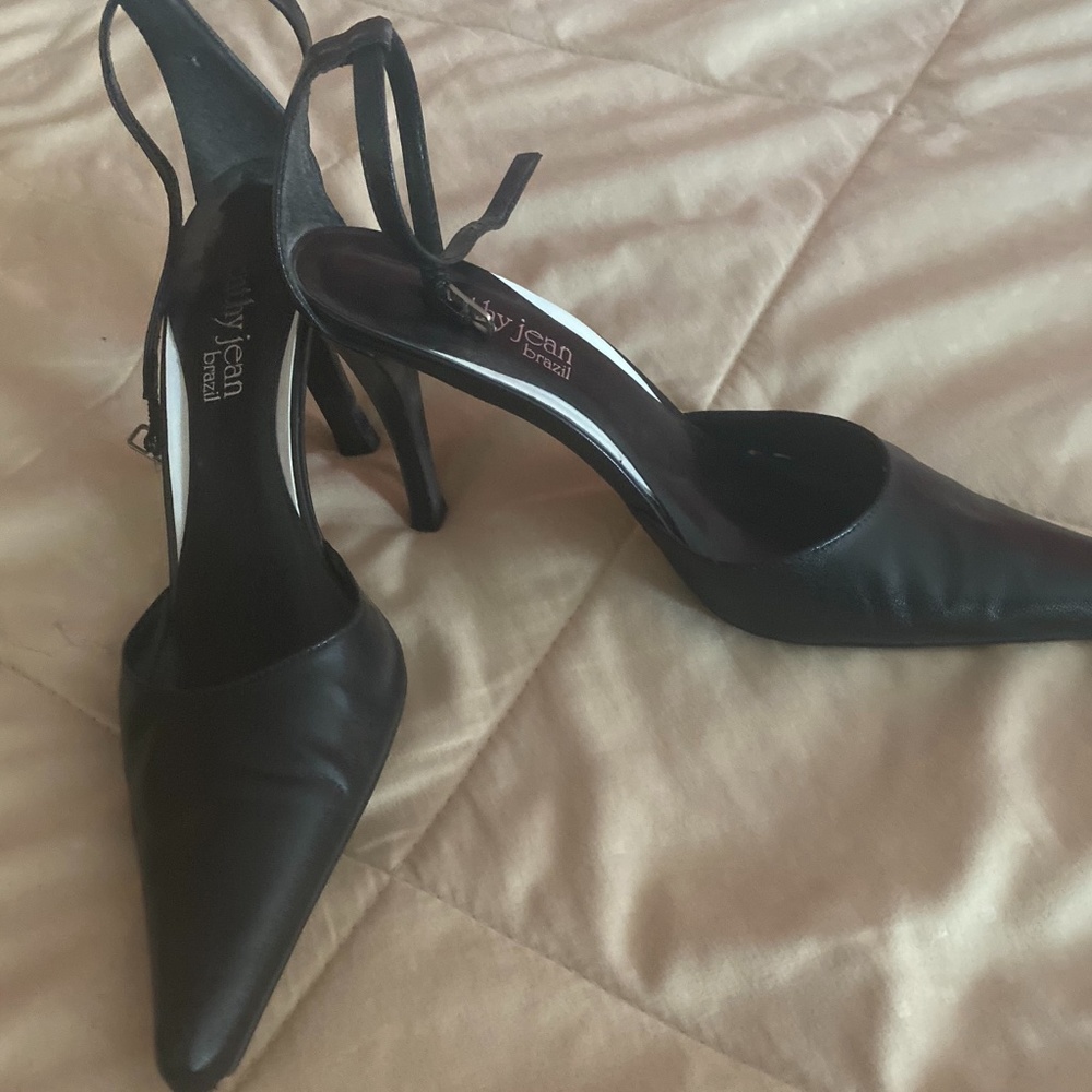Pointed Toe Heel